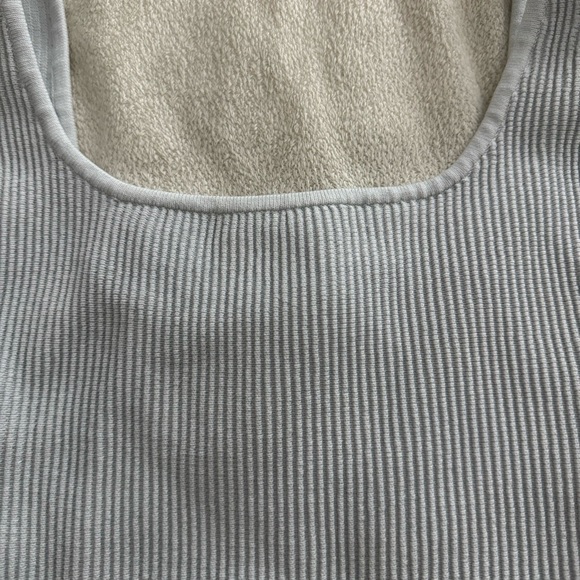 Aritzia Babaton Tank - Picture 2 of 4